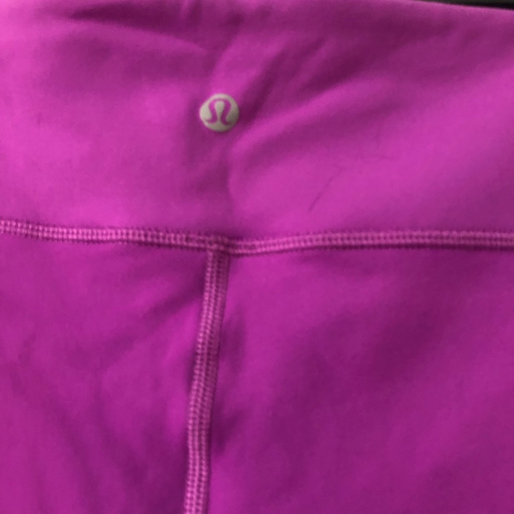 Lululemon reversible crop leggings.